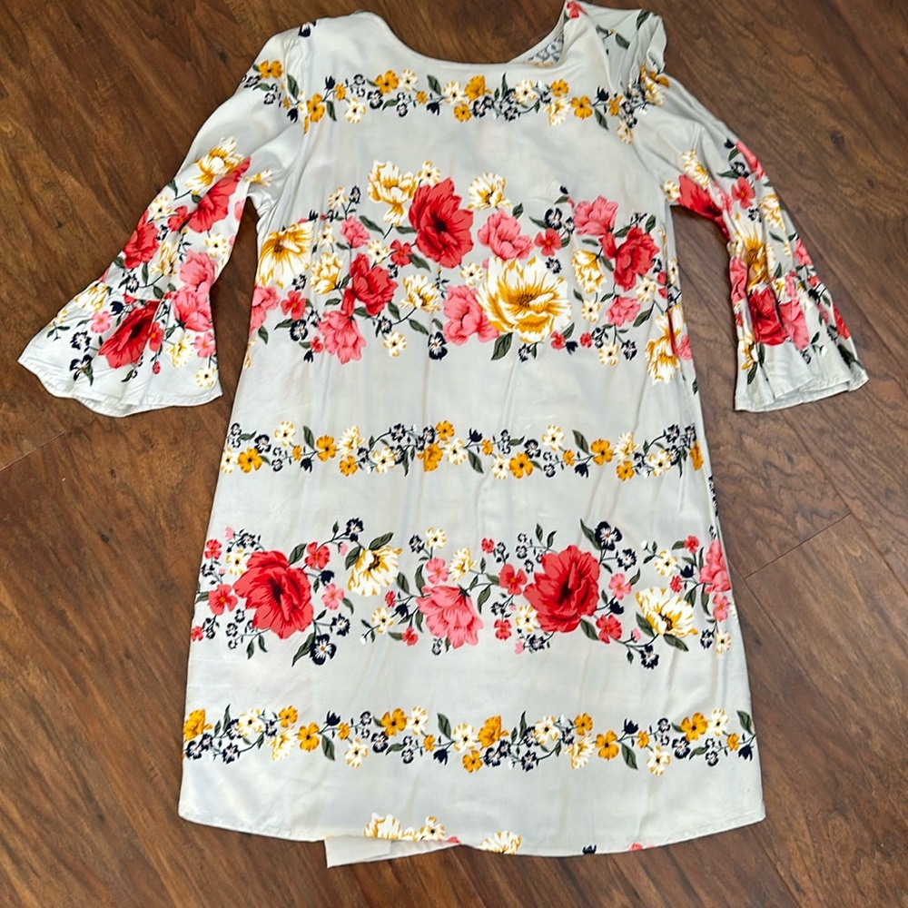 Old Navy floral dress. Good condition